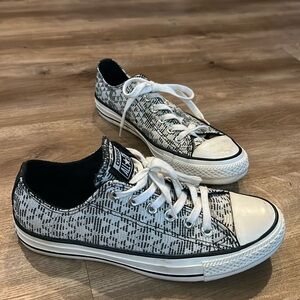 Chuck Taylor ALL STAR Shoes size 7! Black and white